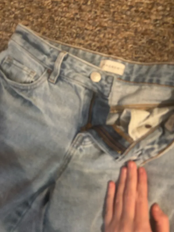 pacsun casey low rise jeans small rip size 23 - Image 5