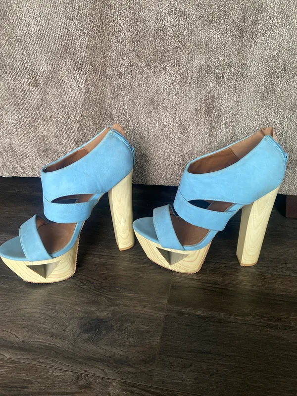 Baby Blue Heels Size 7.5 - Image 2