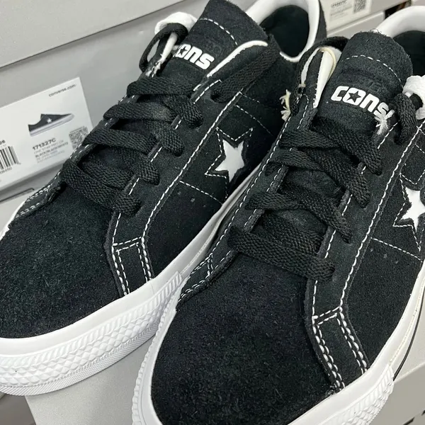 Converse Women's Black Trainers - Image 2
