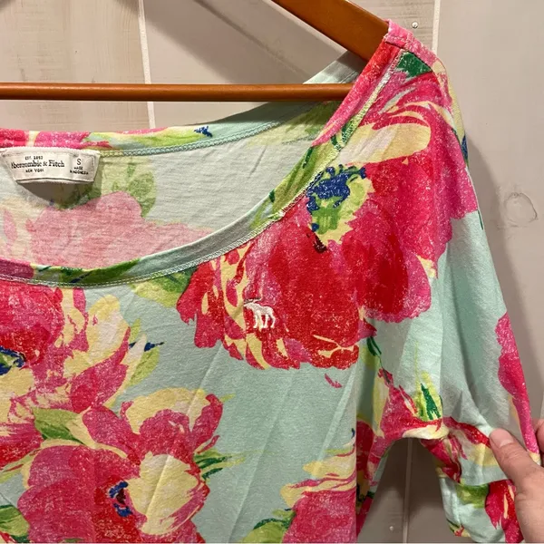 Cute Abercrombie & Fitch floral boat neck lightweight floral top Y2K - Image 9