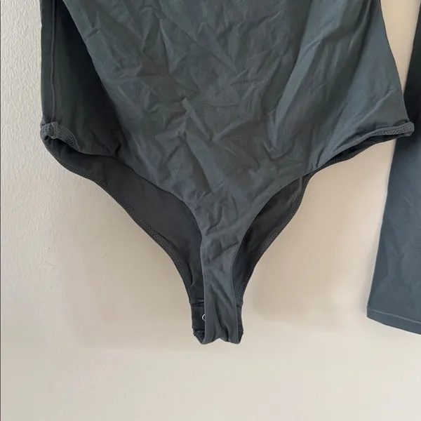 SKIMS LONG SLEEVE CREW NECK BODYSUIT, Size Large, LIMITED EDITION Zircon, $70 - Image 10
