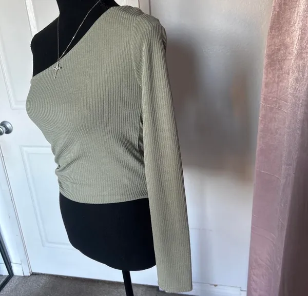 Forever 21 Green one shoulder top with tie detail - Image 3