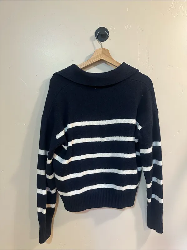 Old Navy Polo Navy & White Striped V-Neck Rugby Sweater Medium - Image 5