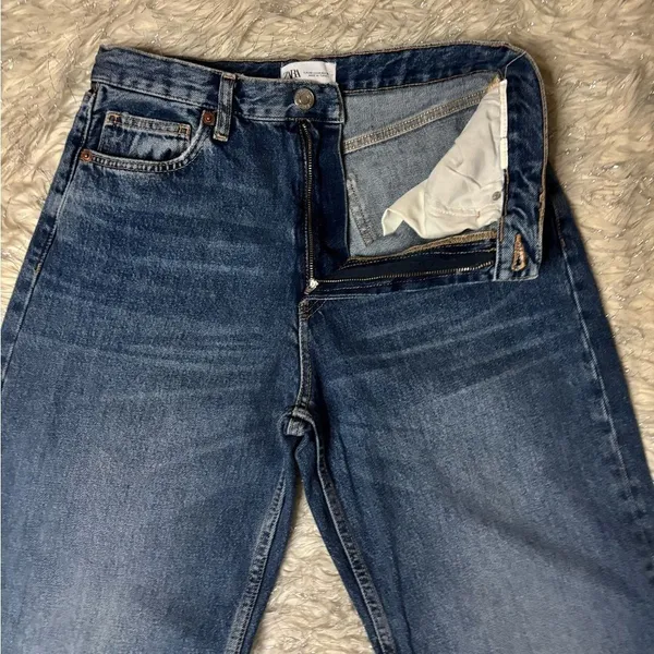 Zara‎ Blue Medium Wash Women’s Wide Leg Raw Hem Jeans Size 8 - Image 3