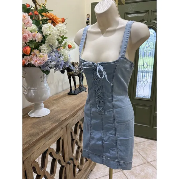 Jolie & Joy light wash denim mini dress size M - Image 2