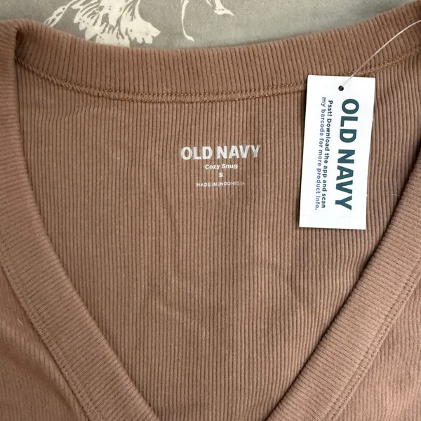 Old Navy Women's V-Neck ribbed Long Sleeve Top - Rust Brown - Image 3
