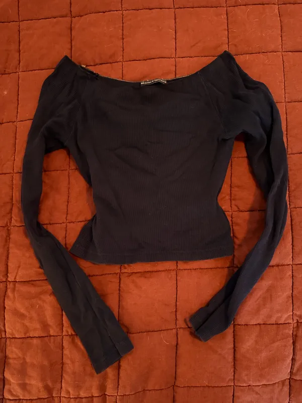 brandy melville off the shoulder longsleeve - Image 2
