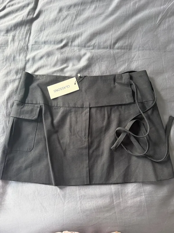 Glassons Black Mini Cargo Skirt - Image 8