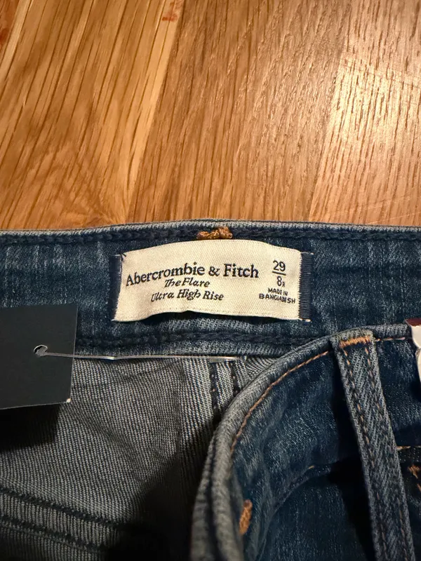 Abercrombie Jeans - Image 4