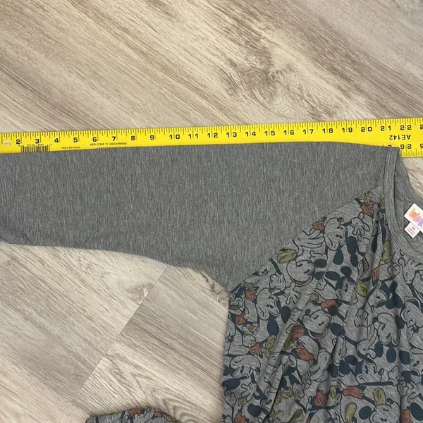 LuLaRoe Heather Gray with Mickey Mouse Disney Print 3/4 Sleeve Tee Medium - Image 9