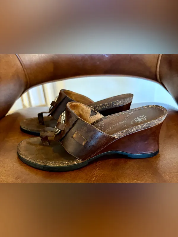 Ariat Flare T-Strap Wedge Leather Sandals Brown Womens size 6.5 Suede Footbeds - Image 4