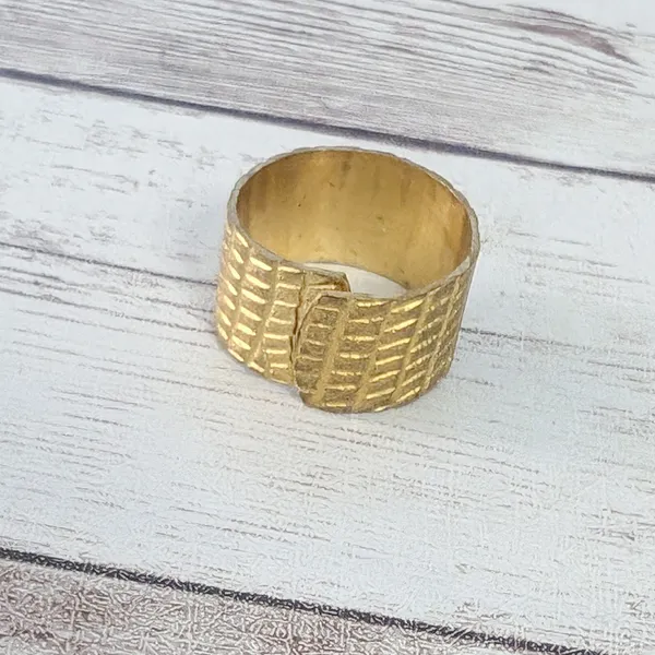 Gold Tone Ring Women's Size 7 - Image 6
