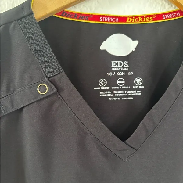 Dickies Scrub Top XS EDS Essentials Black V-Neck 4-Way Stretch DK615 - Image 4