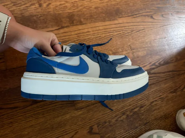 Nike Sneakers!! - Image 4