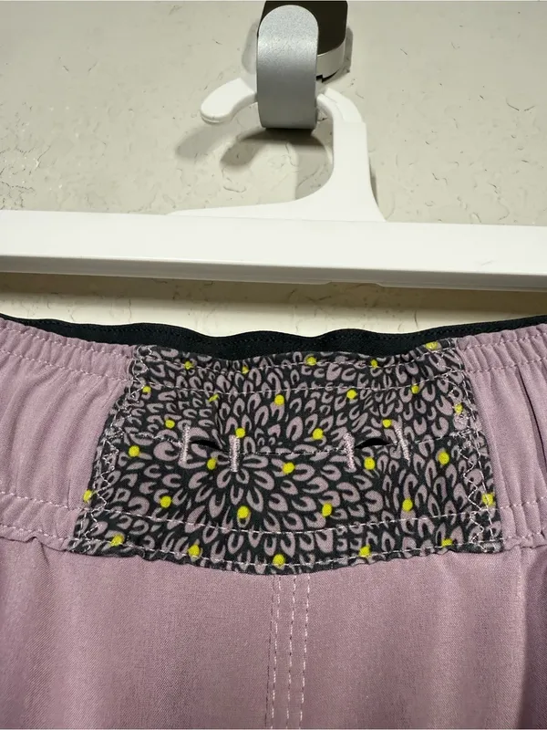 Lululemon Go The Distance Reversible Short Szie 8 - Image 7