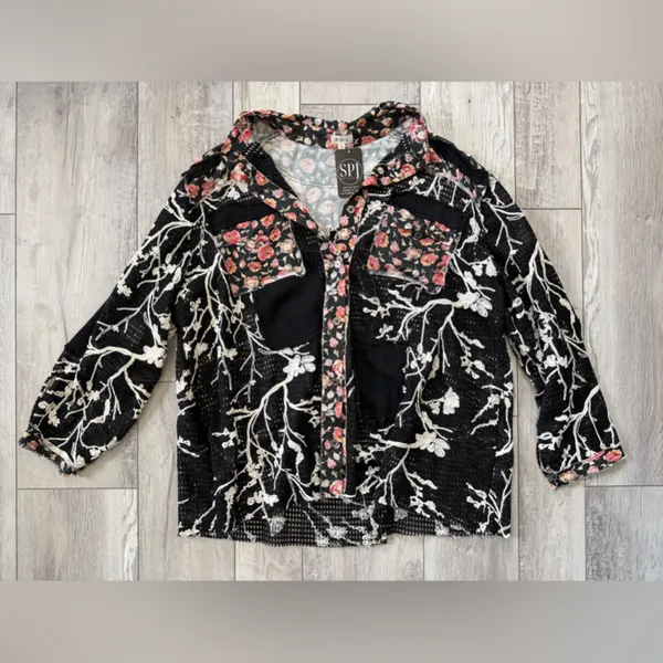 NWT- POL Carly Crochet Patchwork Laser Cut Floral embroidered shirt size large - Image 4