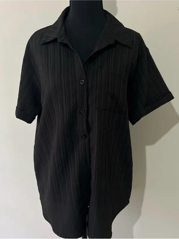 Relaxed Layering Black Short-Sleeve Textured Button-Down Shirt Small - Image 3
