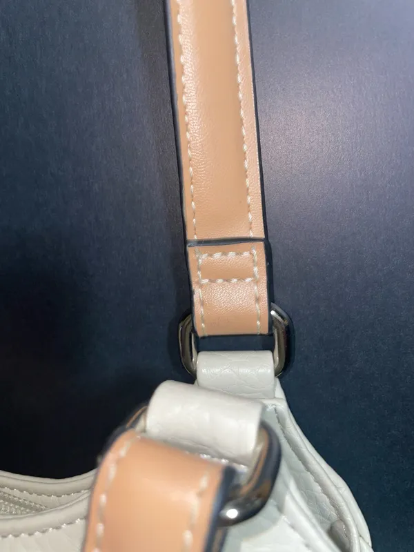 Giani Bernini Beige Tan Pebbled Faux Leather Purse Handbag Pockets Logo EUC - Image 15