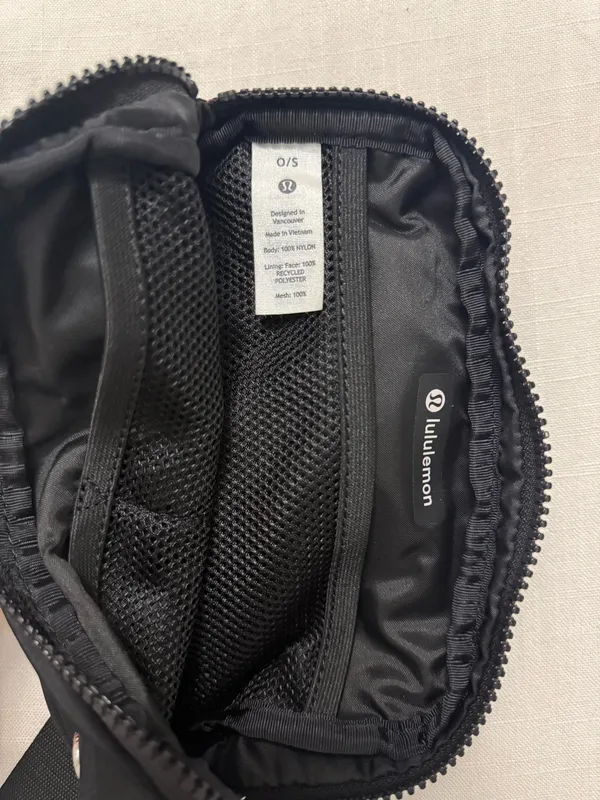 Lululemon Everywhere Belt Bag 1L - Image 5