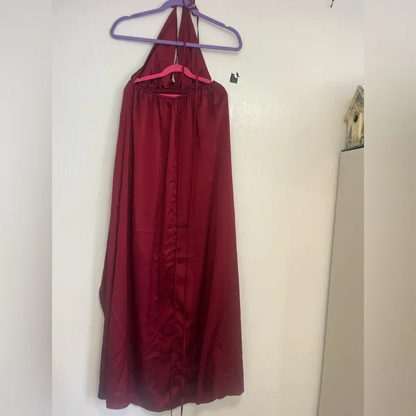 Elegant Burgundy Maxi Dress - Image 4