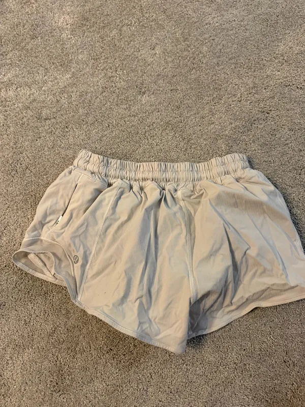 Lululemon Hotty Hot Shorts 2.5" Low-Rise - Image 2