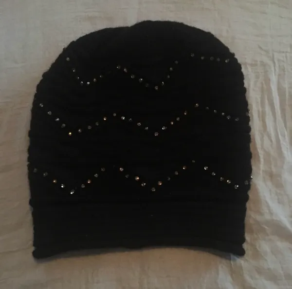 Boutique Black knit beanie - Image 3