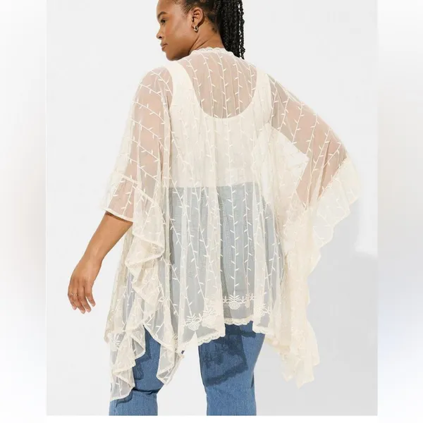 Torrid Lace Ruana NWT OS - Image 3