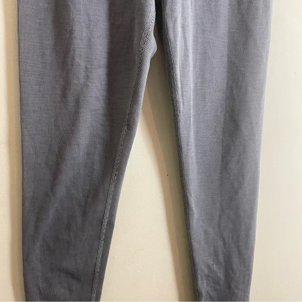 Beyond Yoga Ribbed High Rise Leggings Gray size M *flaw* - Image 6