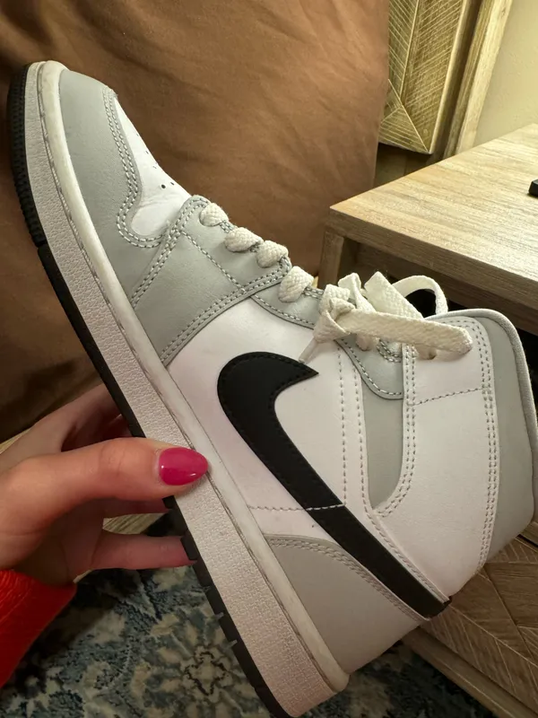 Air Jordan Nike 1 Mid Women’s 8 - Image 5