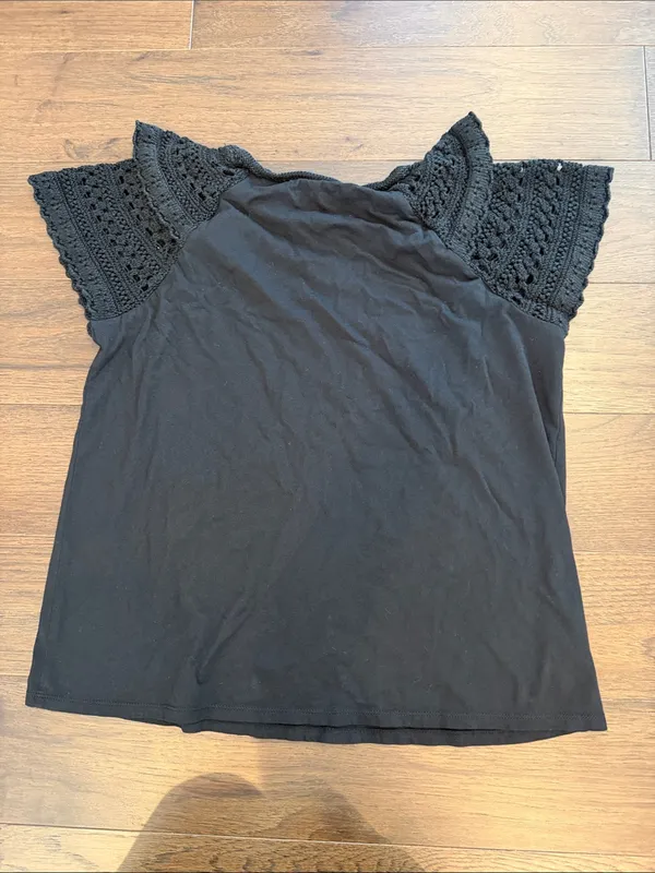 LOFT Black Top with Crochet Cap Sleeves Small - C54-059 - Image 6