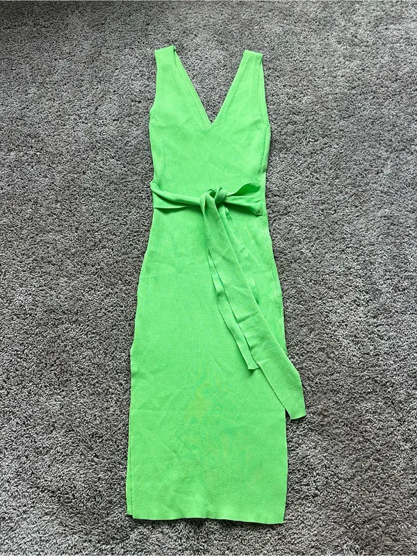 Sleeveless V-Neck Tie-Waist Green Knit Dress - Image 3