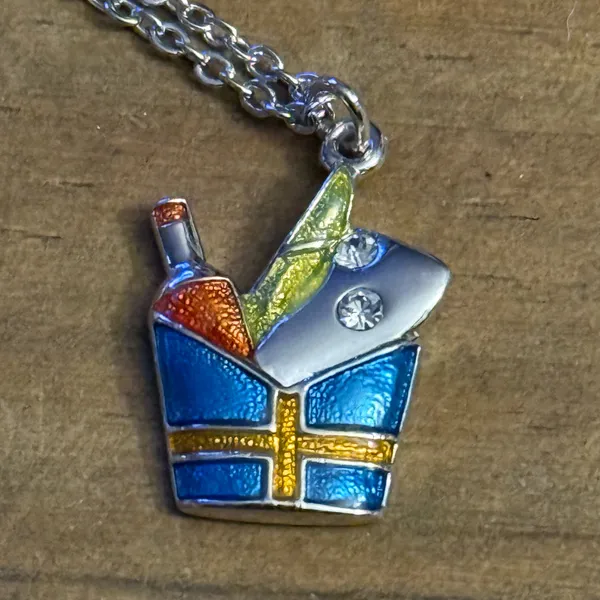 Silver tone champagne bucket pendant necklace - Image 4