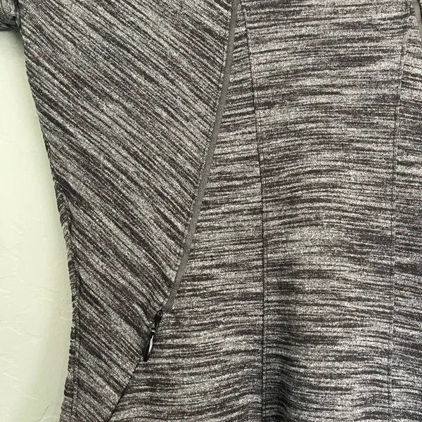 Lululemon & go Where To Dress Short Sleeve Sz 4 Heathered Black - Image 4