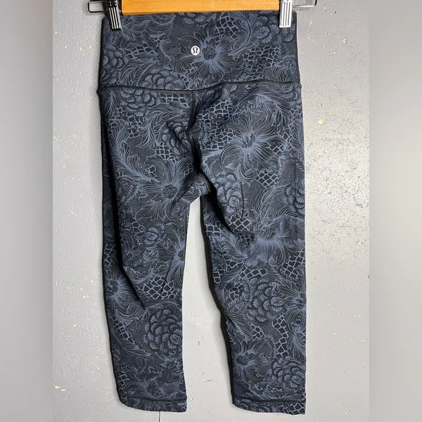 Lululemon Wunder Under Hi-Rise 1/2 Tight *Full-On Luxtreme 17 size 4 - Image 3