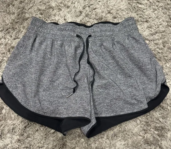 Lululemon Shorts Hotty Hot Reversible black/gray - Image 4
