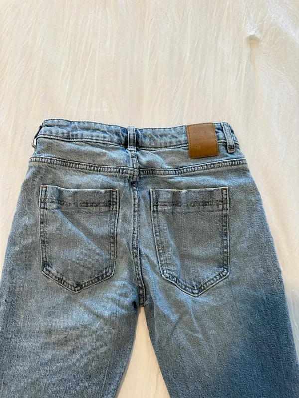 ZARA Ripped Mom Jeans - Image 3