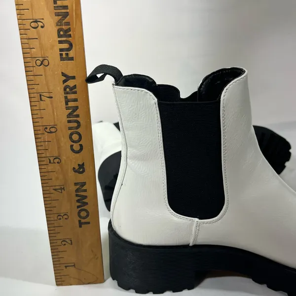 Dirty Laundry Chunky Lug Chelsea Boot Women‎ 8 White/Black Faux Patent Leather - Image 9
