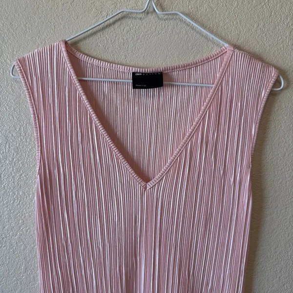 ASOS Design Pink Pleated Sleeveless V Neck Maxi Dress - Image 3