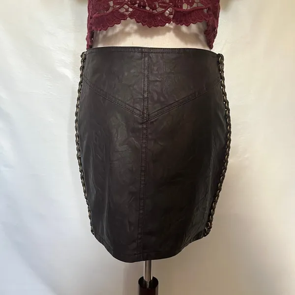 Y2K Andrew Charles Faux Leather Mini Skirt 26 Grunge Punk Brass Chain Festival - Image 11