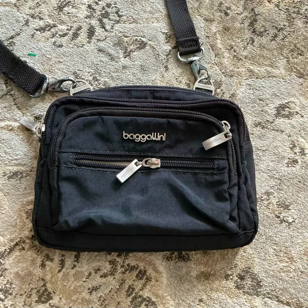 Baggallini Practical Bagallini crossbody 🖤🖤🖤 - Image 2