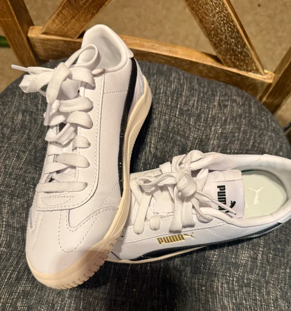 Puma Sneakers kids size 4 - Image 2