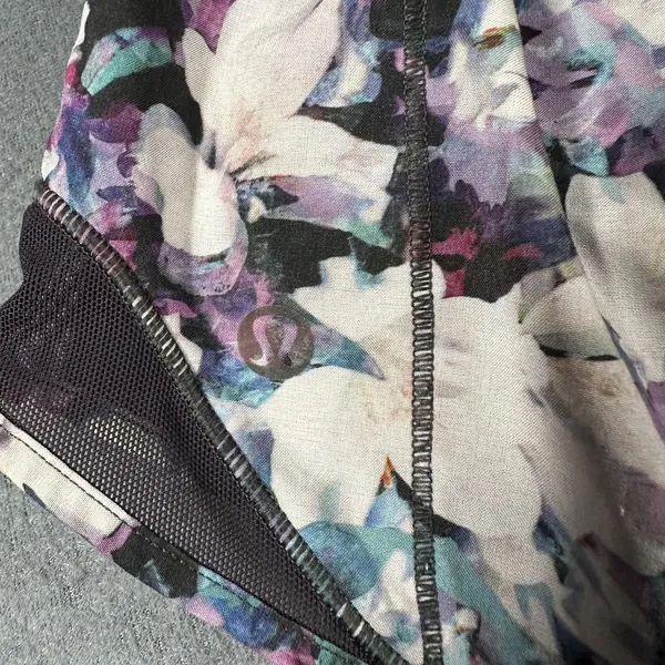 Lululemon Shorts Womens 4 Purple Black Floral Hotty‎ Hot Short 2.5 Lined Mesh - Image 10