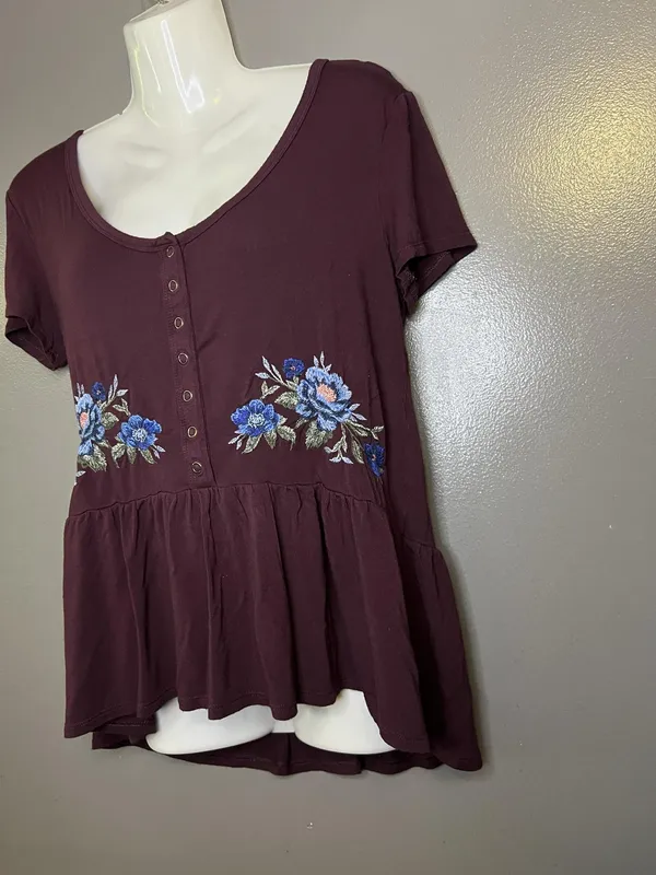 American Eagle Outfitters Shirt Womens XS Purple Embroidered Peplum Scoop Top - Image 5