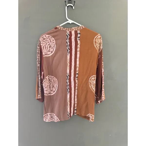 Globe Trotter Bali Women Brown Batik Asymmetrical Button Crinkle‎ Top Large - Image 5