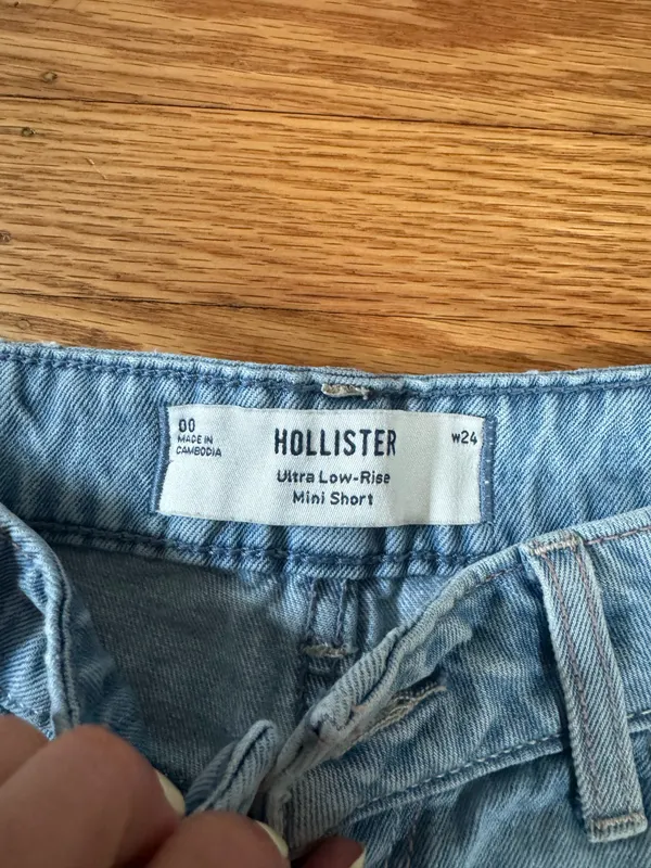 Hollister low rise mini jean shorts - Image 3