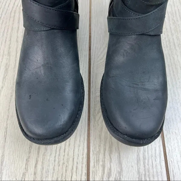 UGG Lorna Buckle Detailed Boots US6.5 Women's Black $190 - Image 3