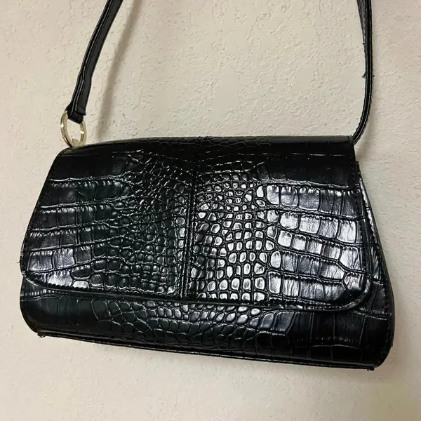 Vintage Liz Claiborne Black Vinyl Purse w front snap closure - Image 2