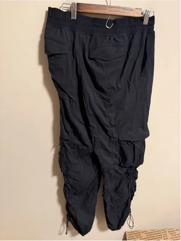 Lululemon Dance Studio Relaxed-Fit Mid-Rise Cargo Pant Black 2024- Size Medium - Image 5