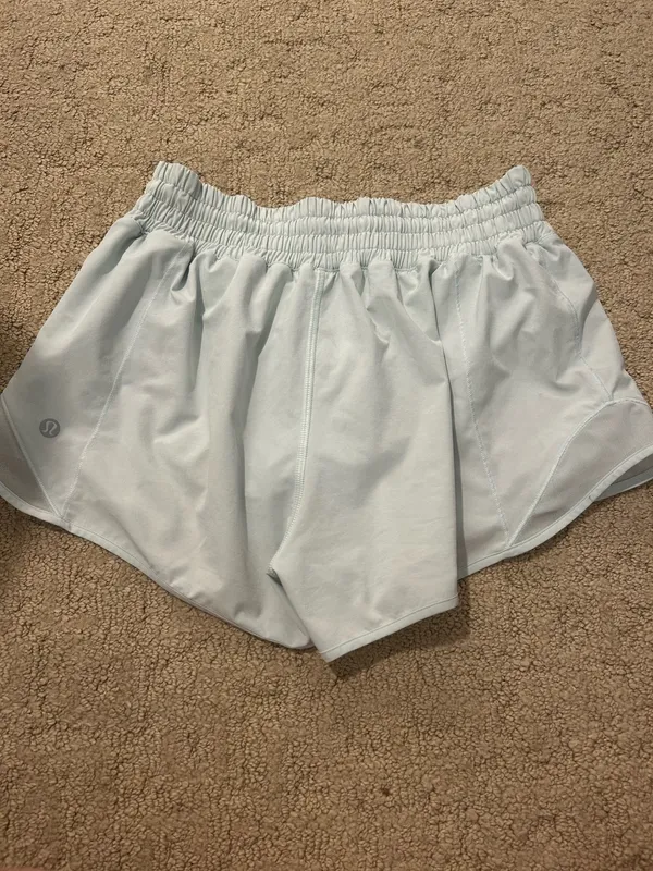 Lululemon Hotty Hot Shorts 2.5" High-Rise - Image 2