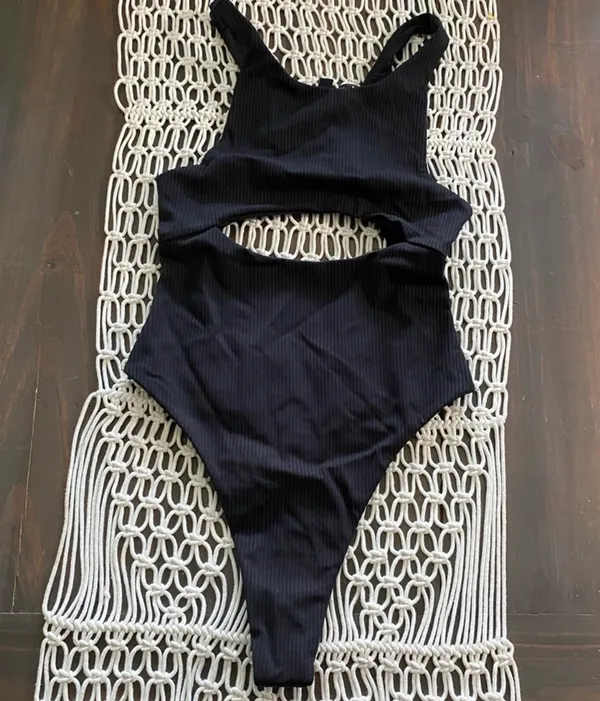 Key Hole Cut Ribbed Thong Bodysuit - Image 2